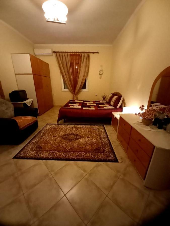 Manthoguesthouse Gjirokaster Exterior photo